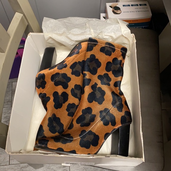 Topshop Leopard Sock Boots - Picture 15 of 15